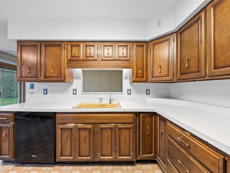 19156 Howe Road, Strongsville, OH 44136 Photo 16