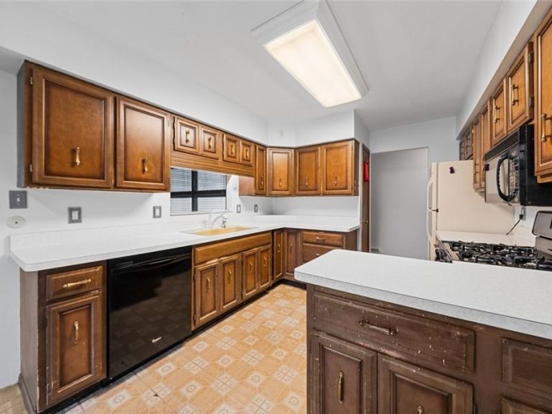 19156 Howe Road, Strongsville, OH 44136 Photo 17