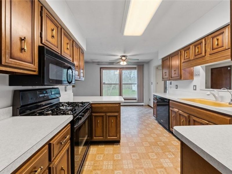 19156 Howe Road, Strongsville, OH 44136 Photo 18