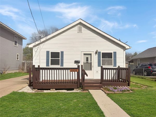 1909 E 24th Street , Des Moines, IA 50317