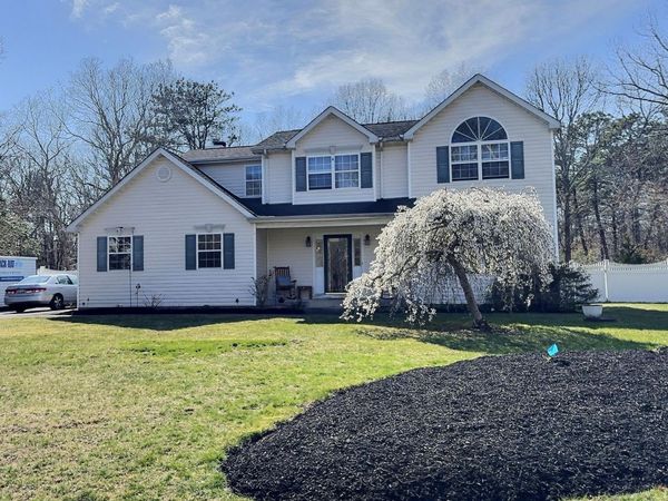 29 Terra Pines Gate, Yaphank, NY 11980