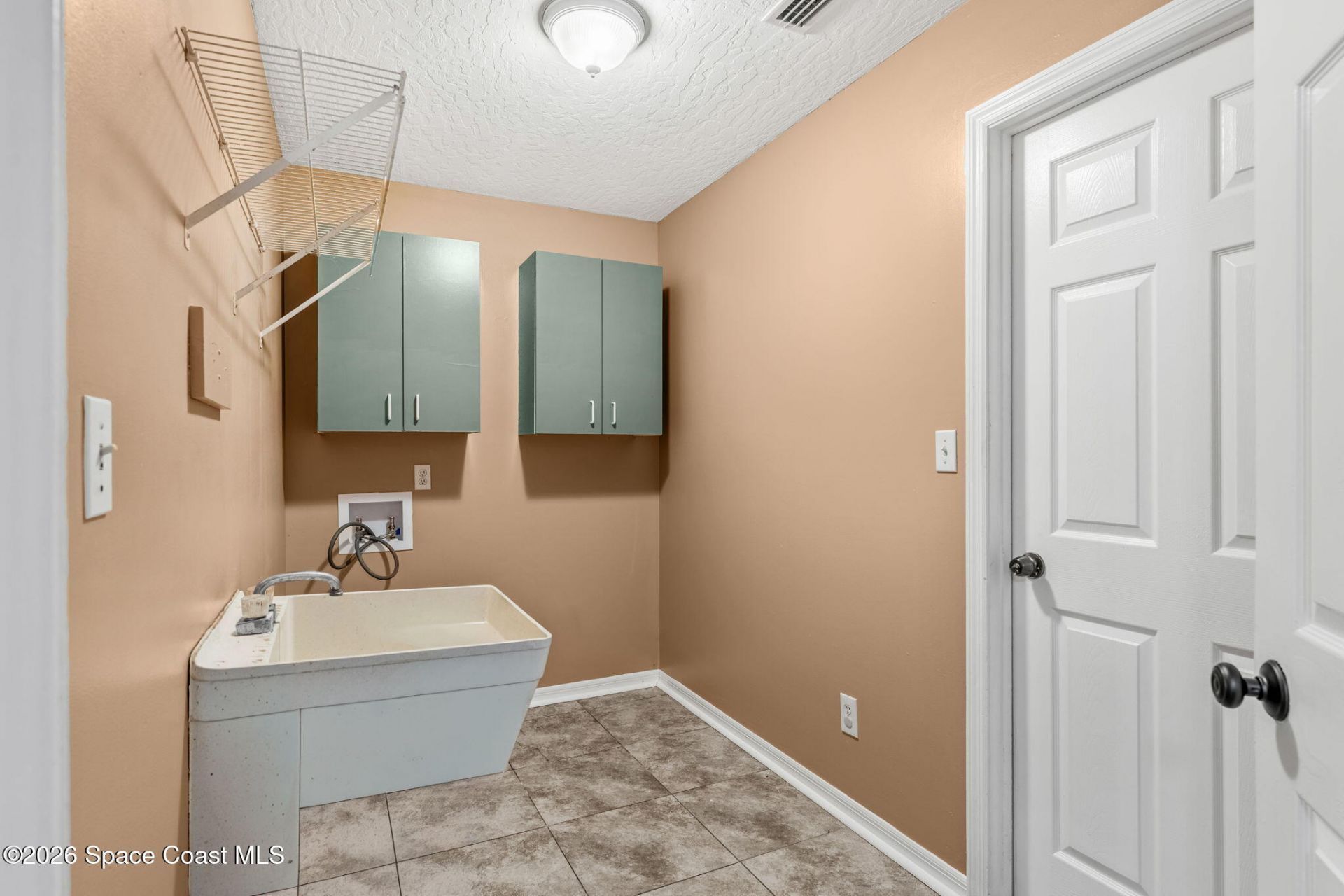 950 Whisperpine Drive, Melbourne, FL 32901 Photo