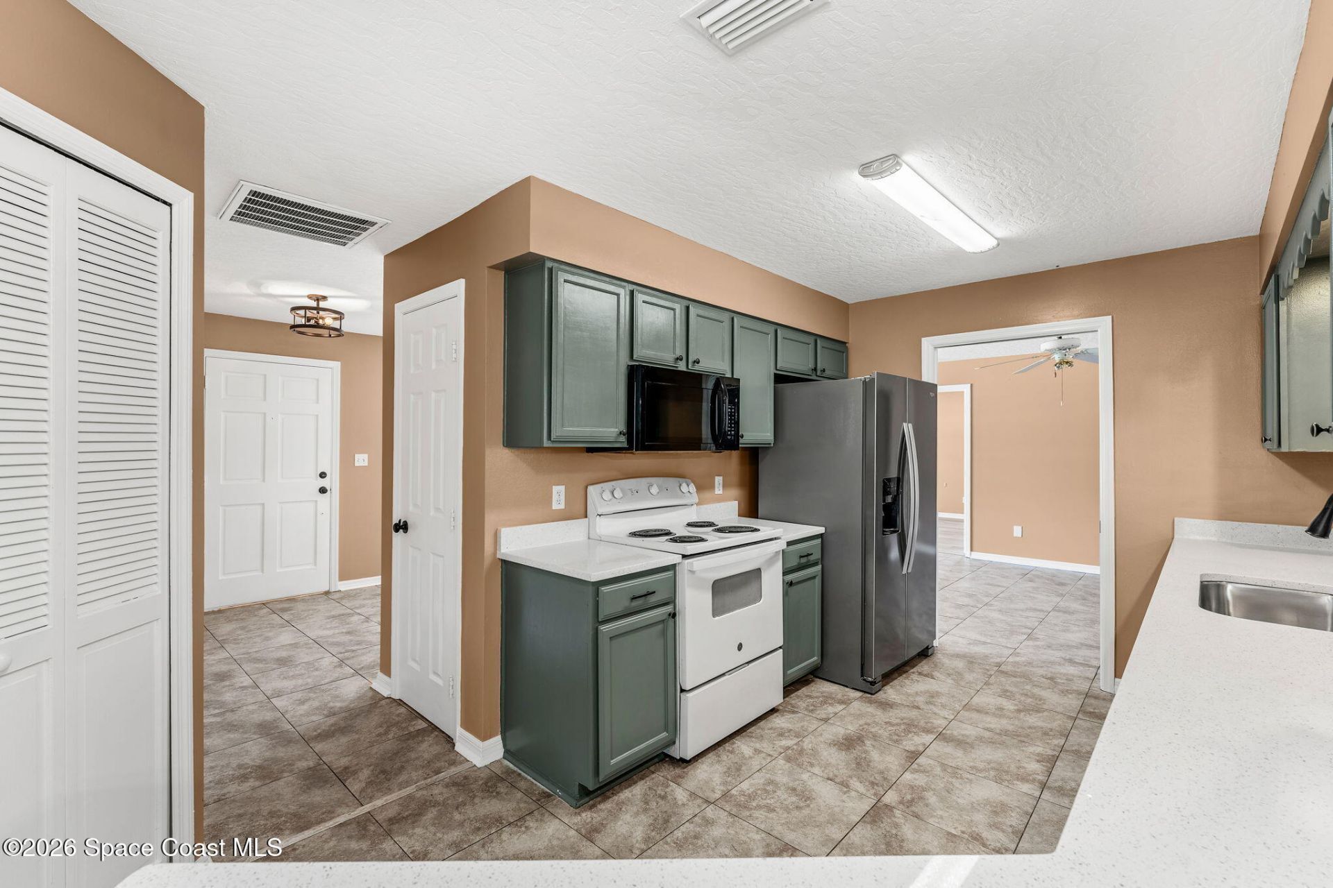 950 Whisperpine Drive, Melbourne, FL 32901 Photo