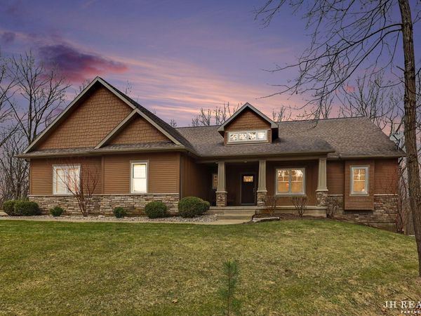 2627 Oak Highland Court SE, Lowell, MI 49331