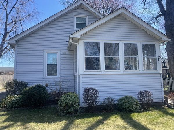 11 Thornfell St, Springfield, MA 01104