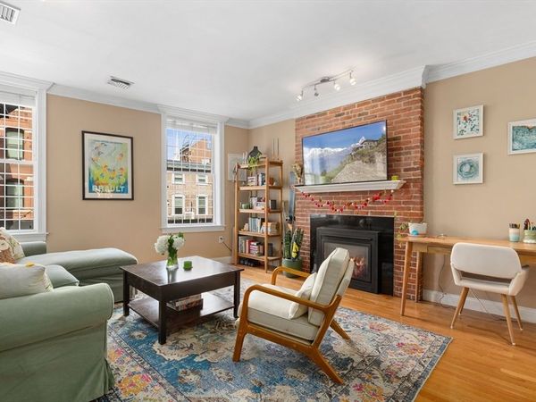 371 Hanover St, Unit 2, Boston, MA 02113