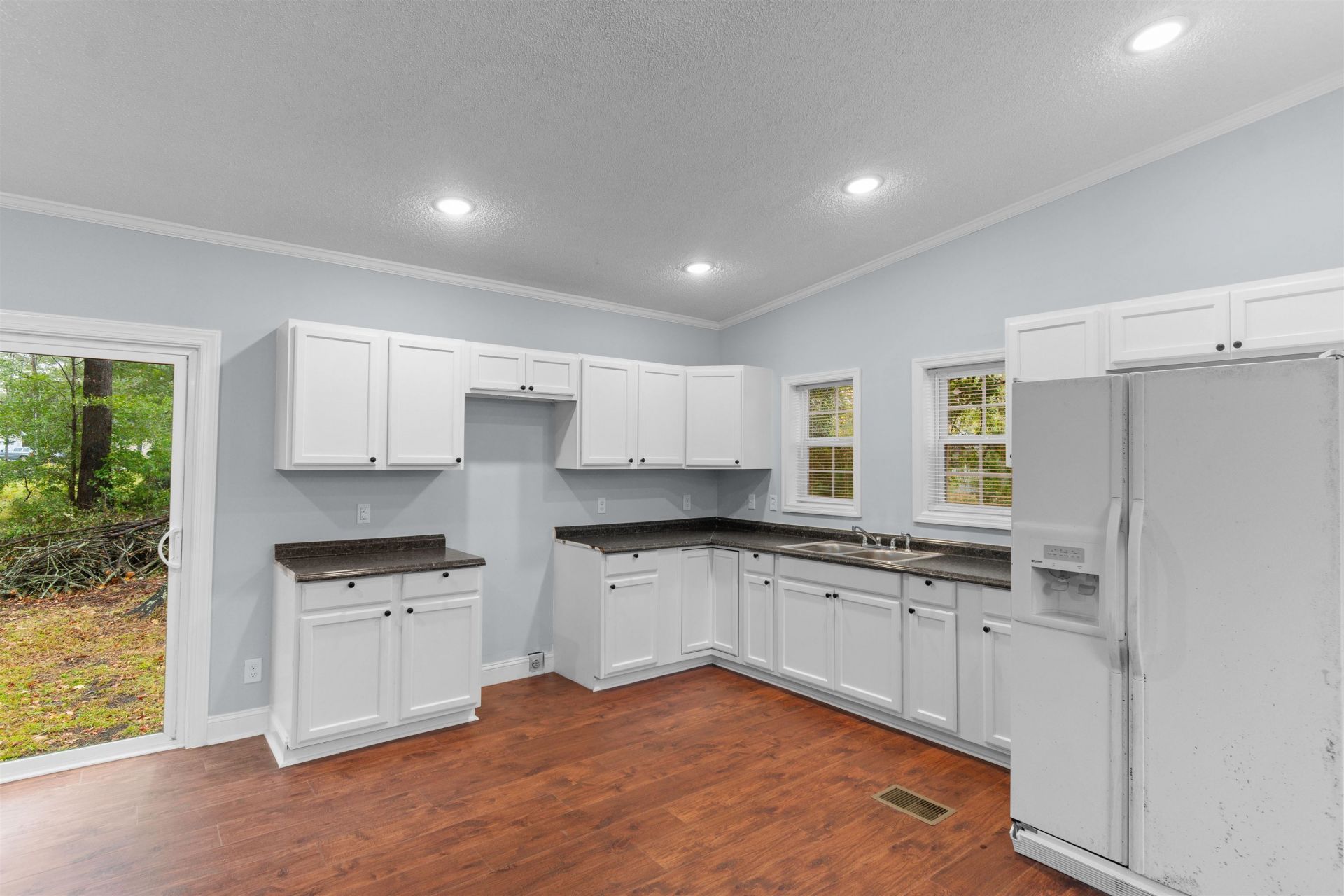 903 Durant St.  Photo 10