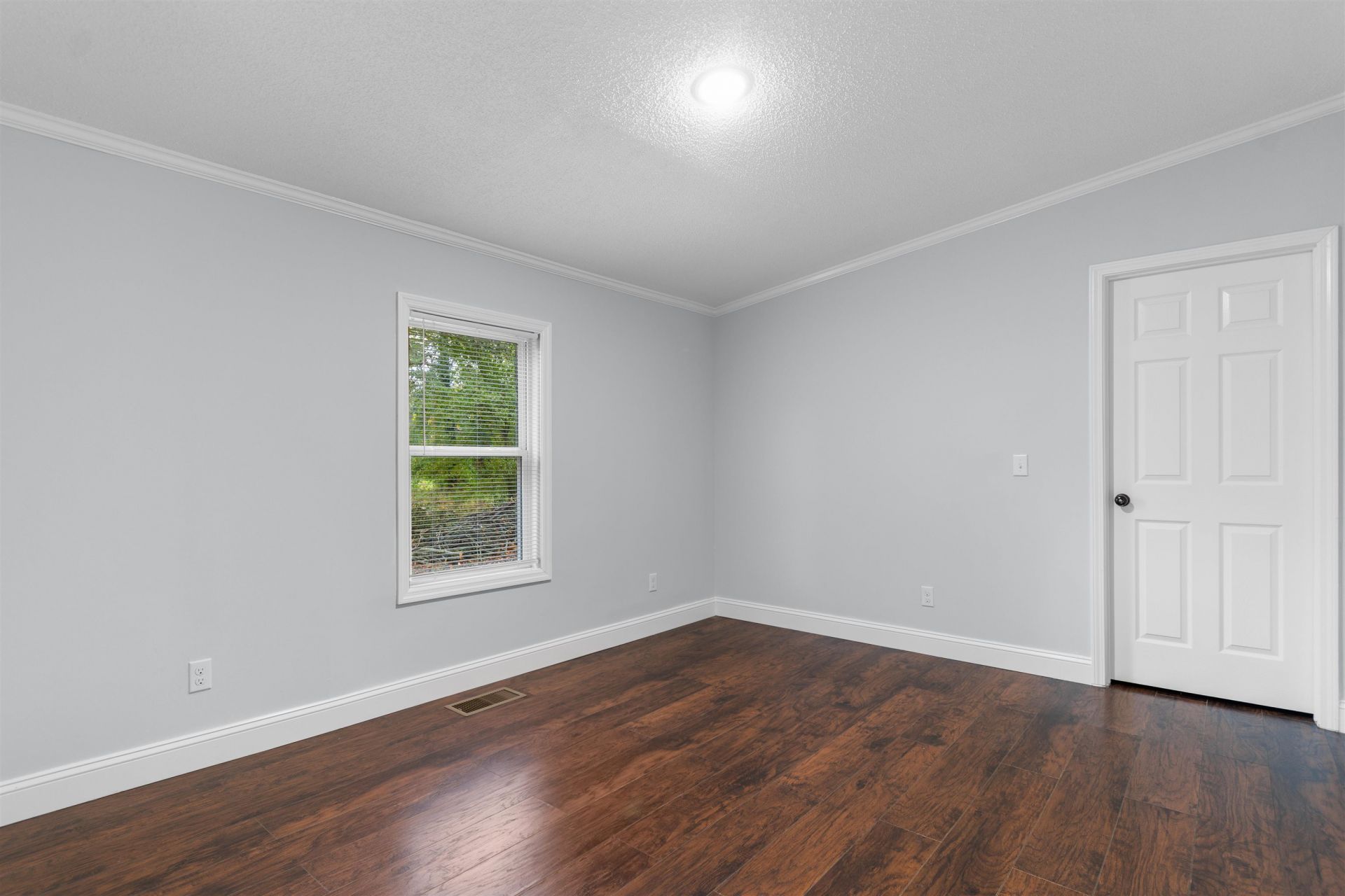 903 Durant St.  Photo 23