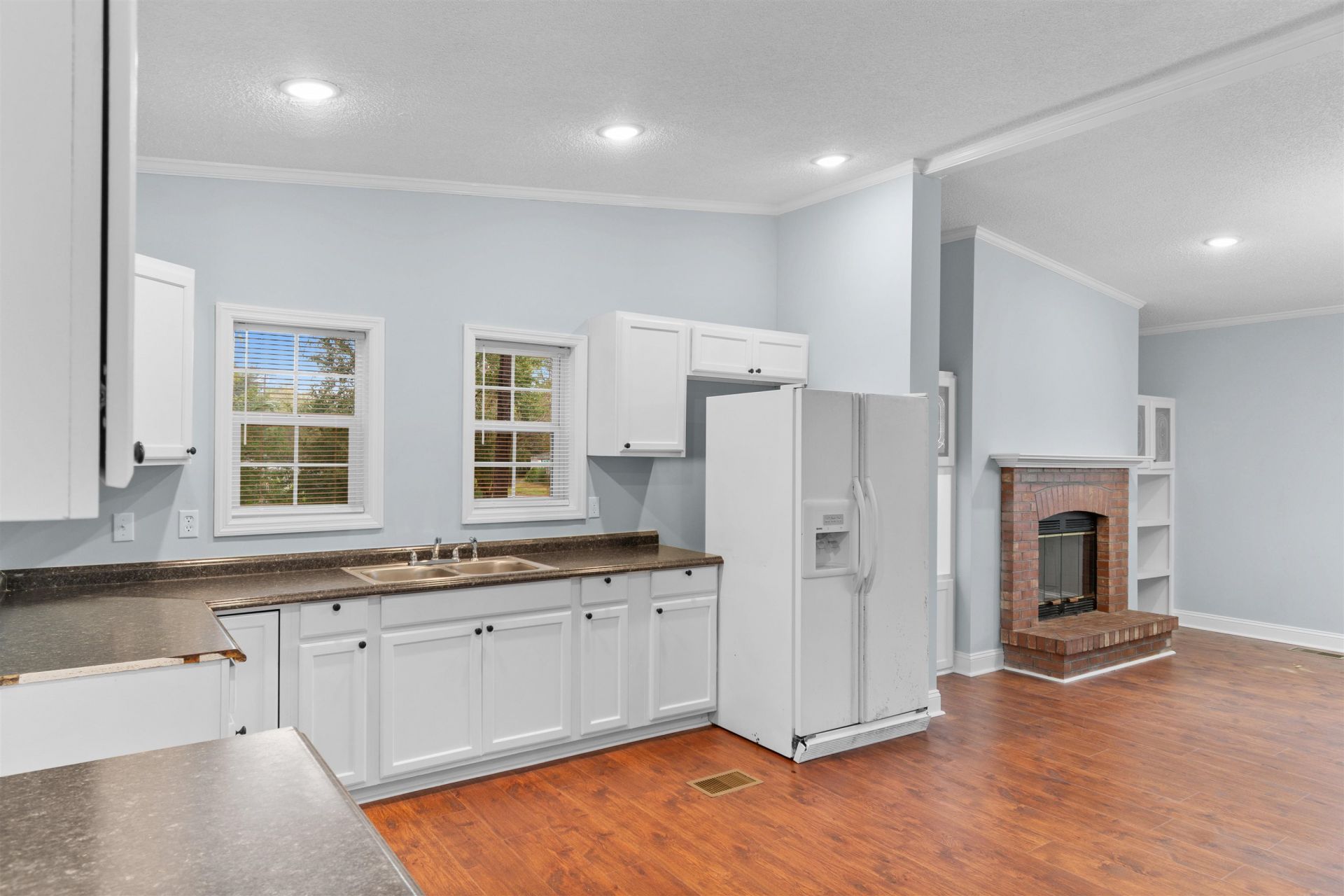 903 Durant St.  Photo 6