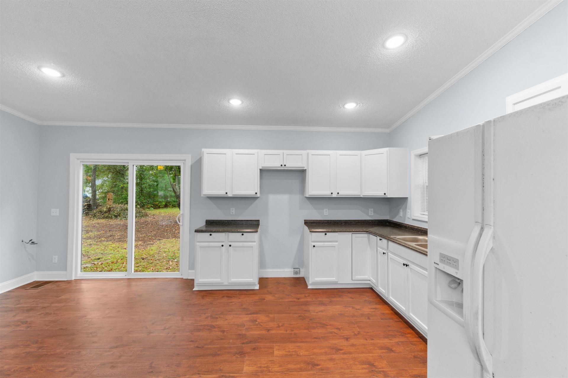 903 Durant St.  Photo 7