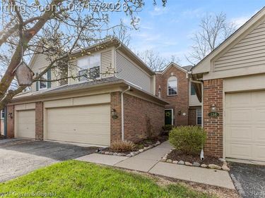 134 Legacy Park Circle, Dearborn Heights, MI 48127