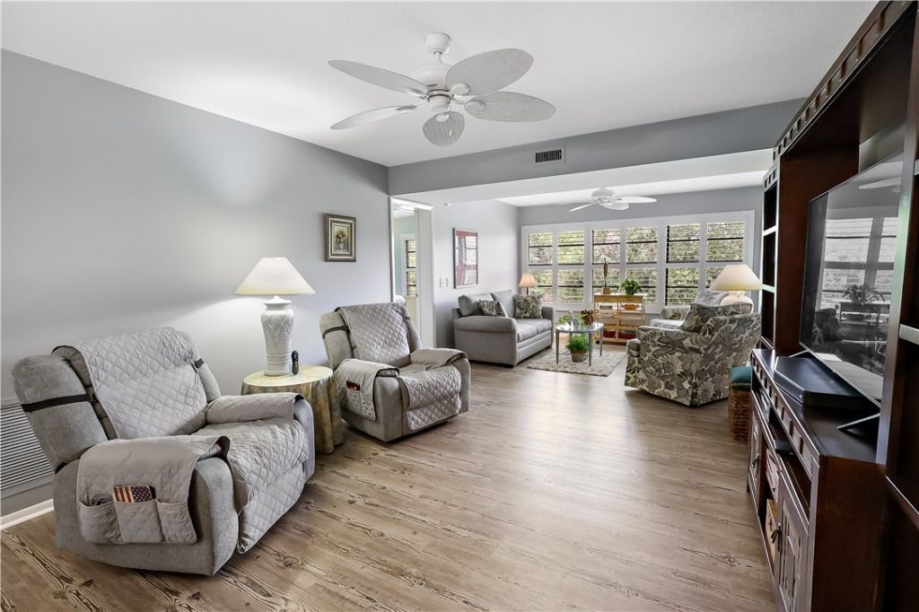 27 Plantation Drive, Unit 201, Vero Beach, FL 32966 Photo