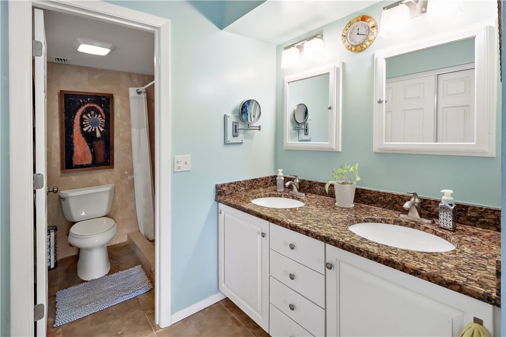 27 Plantation Drive, Unit 201, Vero Beach, FL 32966 Photo