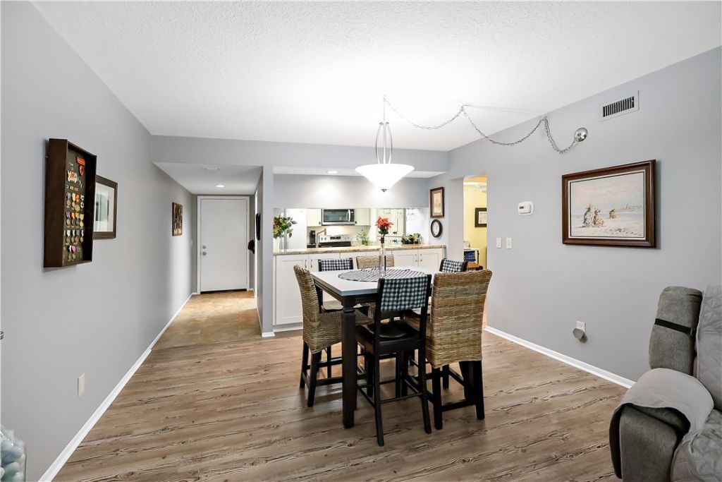 27 Plantation Drive, Unit 201, Vero Beach, FL 32966 Photo