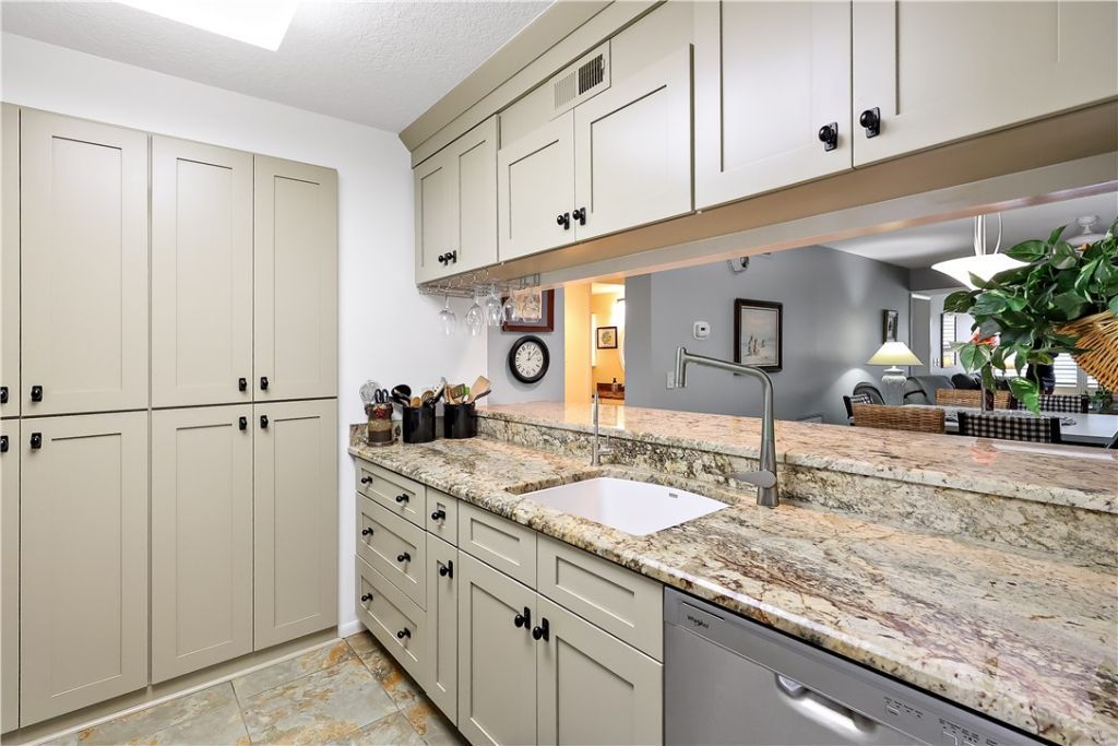 27 Plantation Drive, Unit 201, Vero Beach, FL 32966 Photo