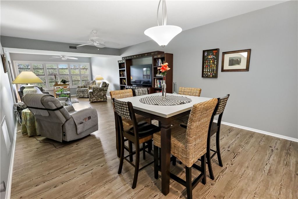 27 Plantation Drive, Unit 201, Vero Beach, FL 32966 Photo