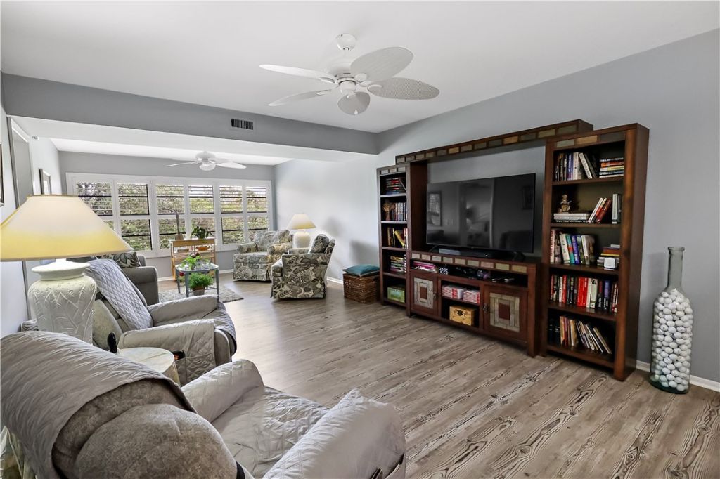 27 Plantation Drive, Unit 201, Vero Beach, FL 32966 Photo