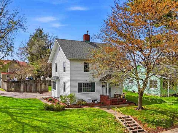 505 N 2nd Ave, Washington, IA 52353