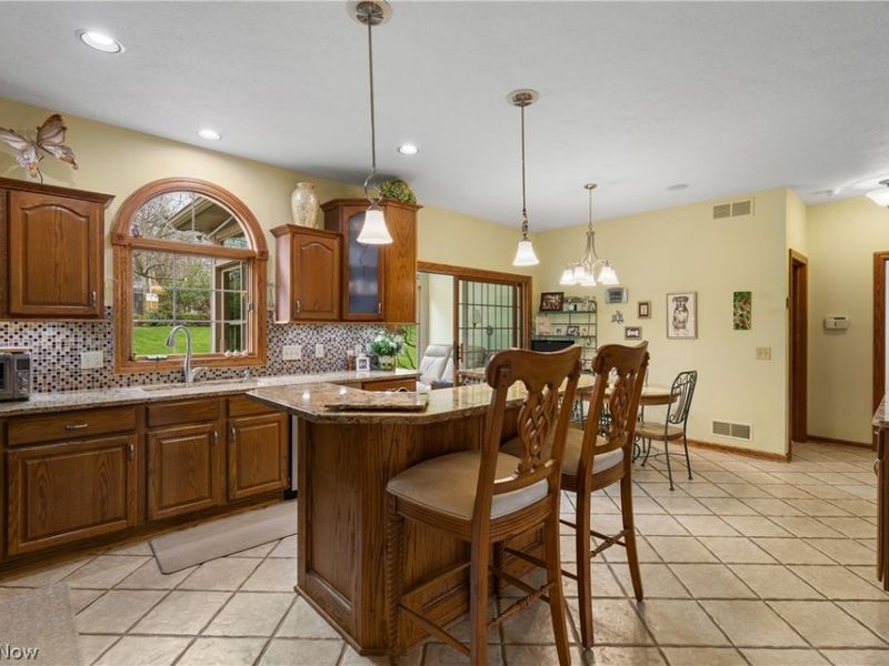 2043 Kingscote Circle NE, North Canton, OH 44720 Photo 10