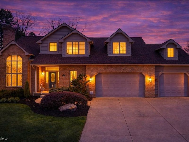 2043 Kingscote Circle NE, North Canton, OH 44720 Photo 2