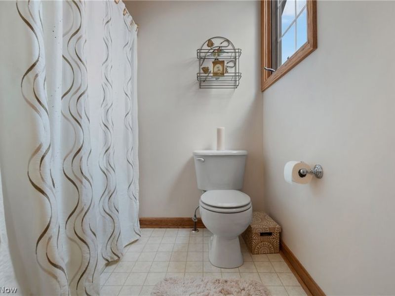 2043 Kingscote Circle NE, North Canton, OH 44720 Photo 32