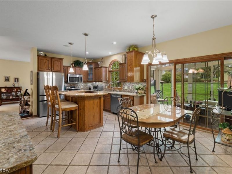 2043 Kingscote Circle NE, North Canton, OH 44720 Photo 7