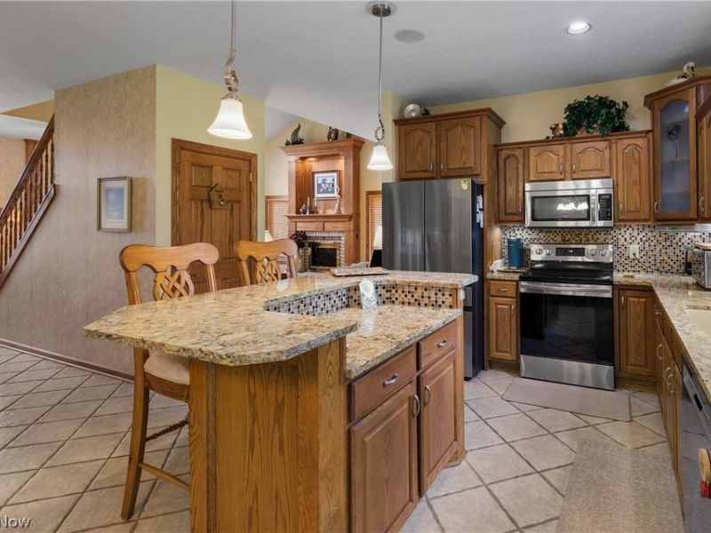 2043 Kingscote Circle NE, North Canton, OH 44720 Photo 8