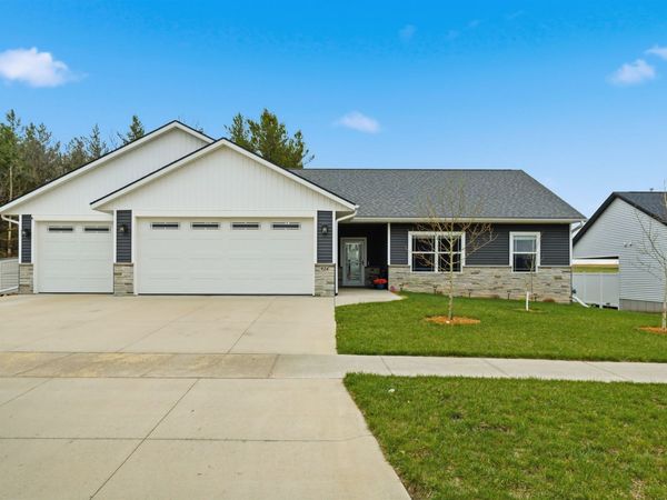 924 White Oak Street, Manchester, IA 52057