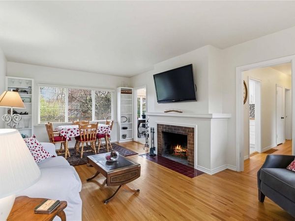 1445 Brooke St, Victoria, BC V8S 1M4