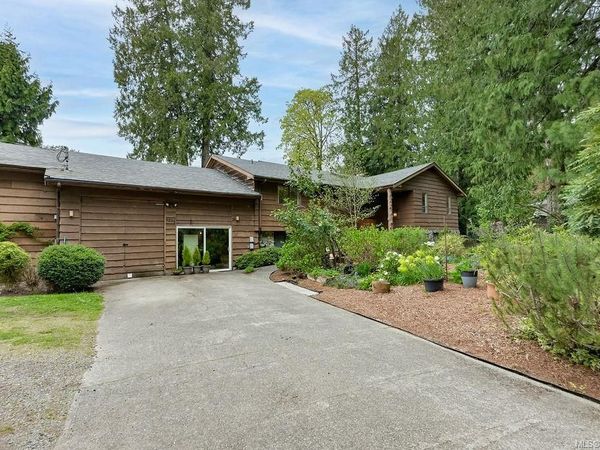 9236 Pinetree Rd , North Saanich, BC V8L 3W2