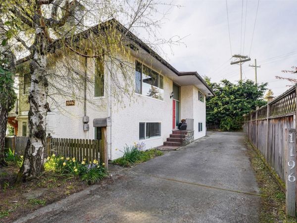 1196 Hopkins Pl, Saanich, BC V8P 5L6