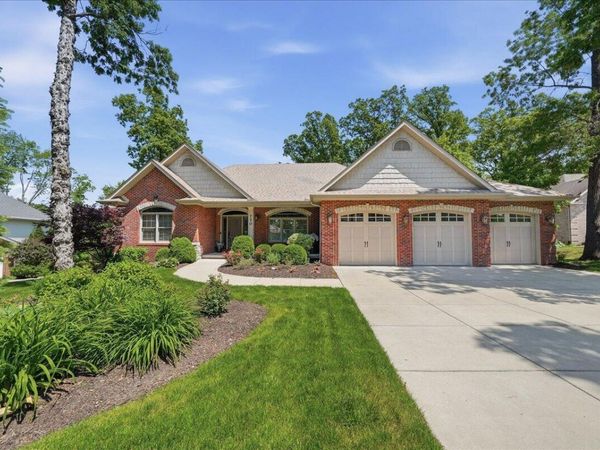 770 Quinlan Court, Crown Point, IN 46307