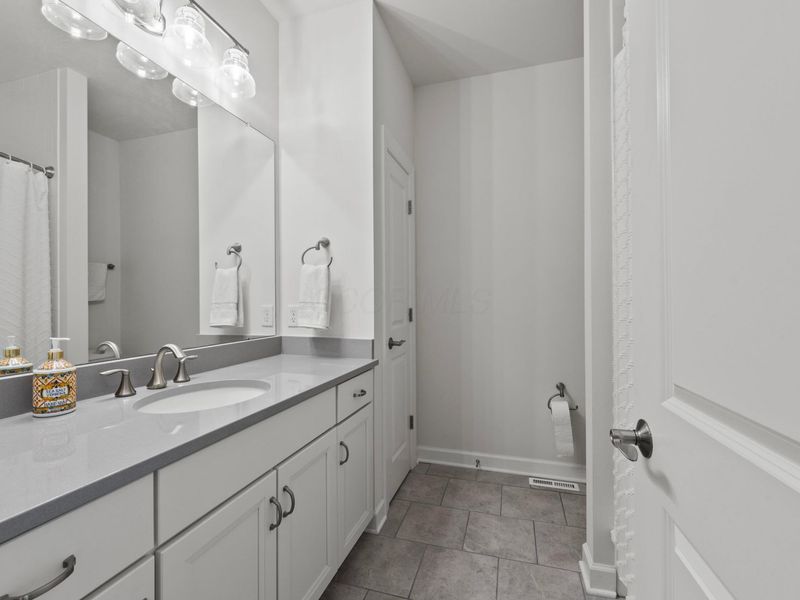 7678 Gateway Boulevard, Powell, OH 43065 Photo 49