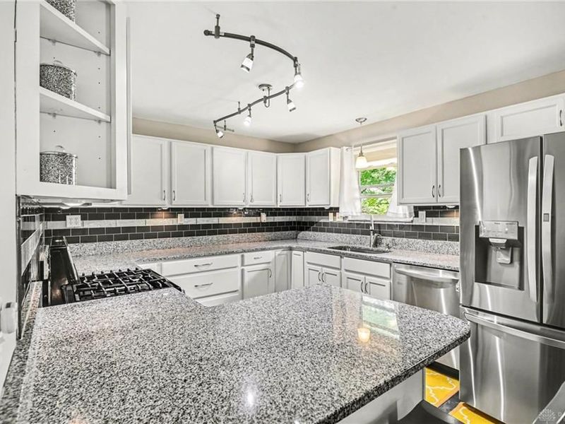 6209 7 Pines Drive, Miami Township, OH 45449 Photo 11