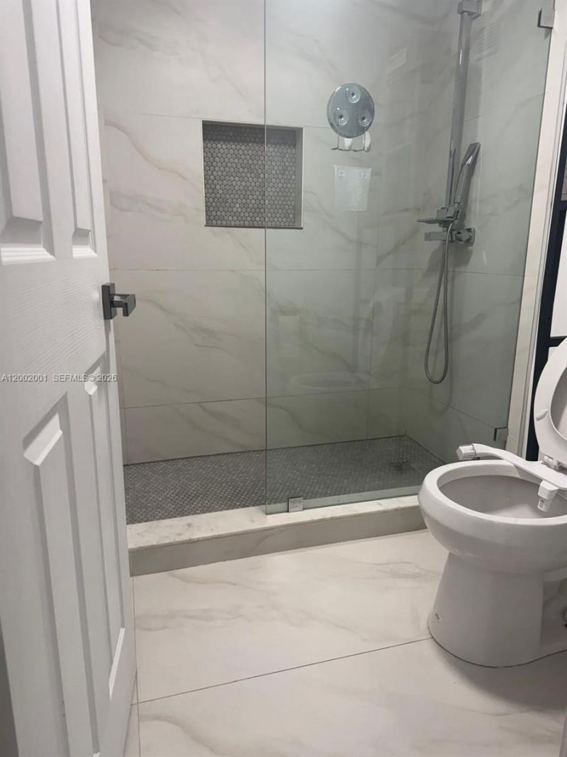 671 NE 195th St, Unit 208E, Miami, FL 33179 Photo