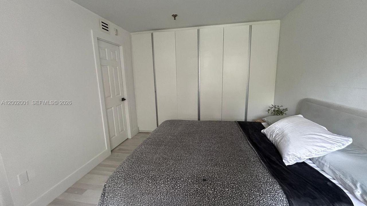 671 NE 195th St, Unit 208E, Miami, FL 33179 Photo