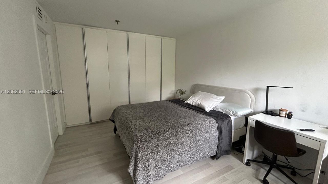 671 NE 195th St, Unit 208E, Miami, FL 33179 Photo