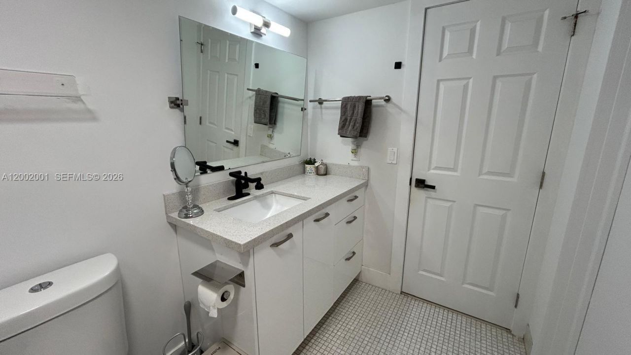 671 NE 195th St, Unit 208E, Miami, FL 33179 Photo