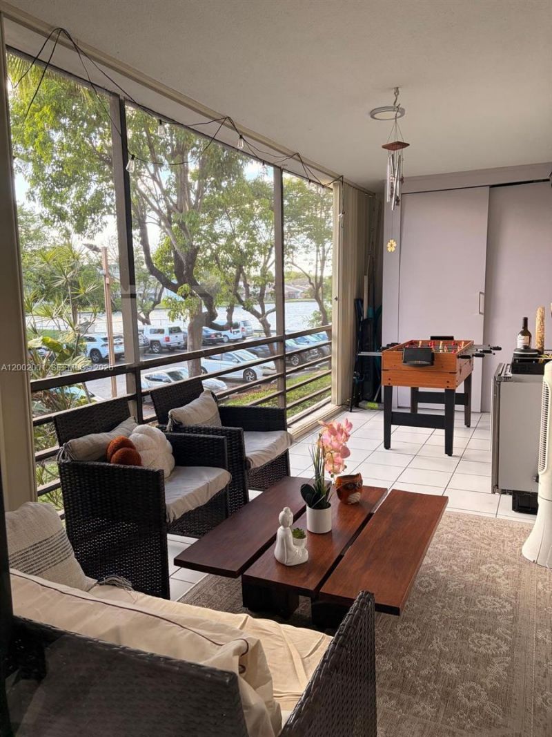 671 NE 195th St, Unit 208E, Miami, FL 33179 Photo