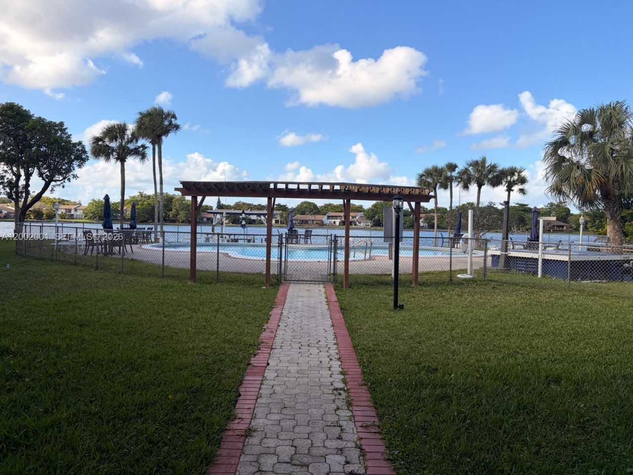 671 NE 195th St, Unit 208E, Miami, FL 33179 Photo