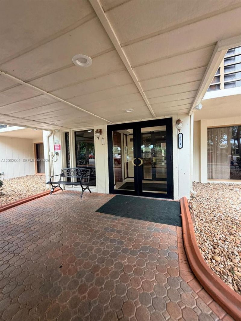 671 NE 195th St, Unit 208E, Miami, FL 33179 Photo