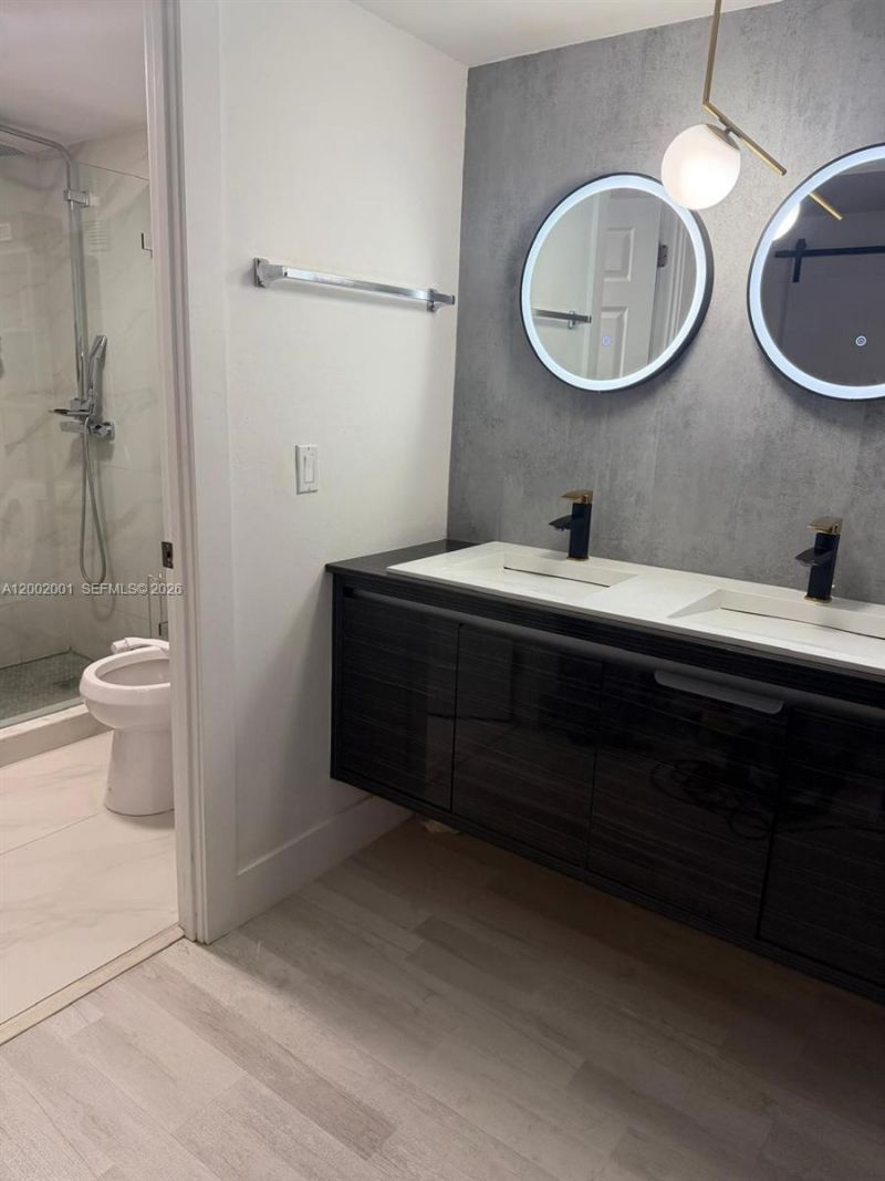 671 NE 195th St, Unit 208E, Miami, FL 33179 Photo