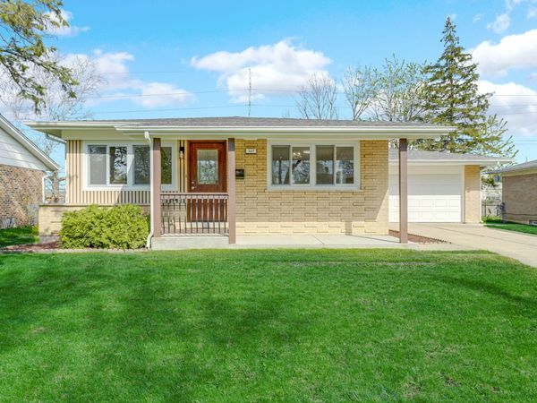 527 N Virginia Avenue, Glenwood, IL 60425