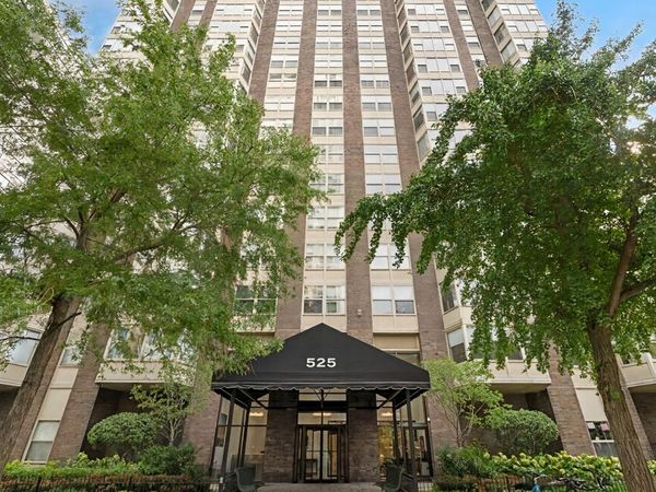525 W Hawthorne Place , Unit 1401, Chicago, IL 60657