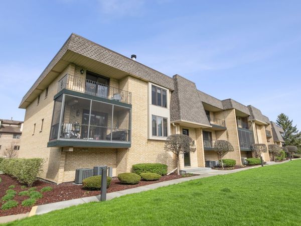 15705 Old Orchard Court, Unit 2S, Orland Park, IL 60462