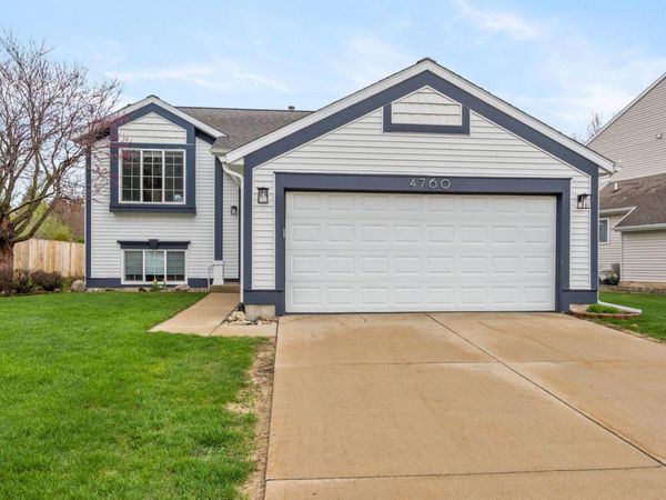 4760 Meadow Lake Drive SE, Grand Rapids, MI 49512