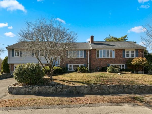 72 Stivaletta Dr, Dedham, MA 02026