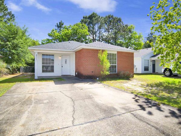 8931 Forest Oak Dr, Pensacola, FL 32506