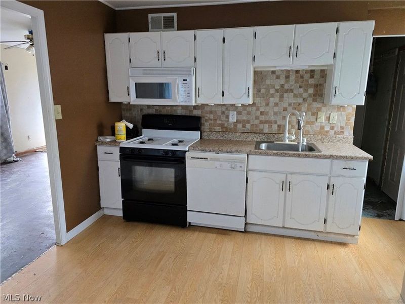 652 Ohio Ave., Mc Donald, OH 44437 Photo 10