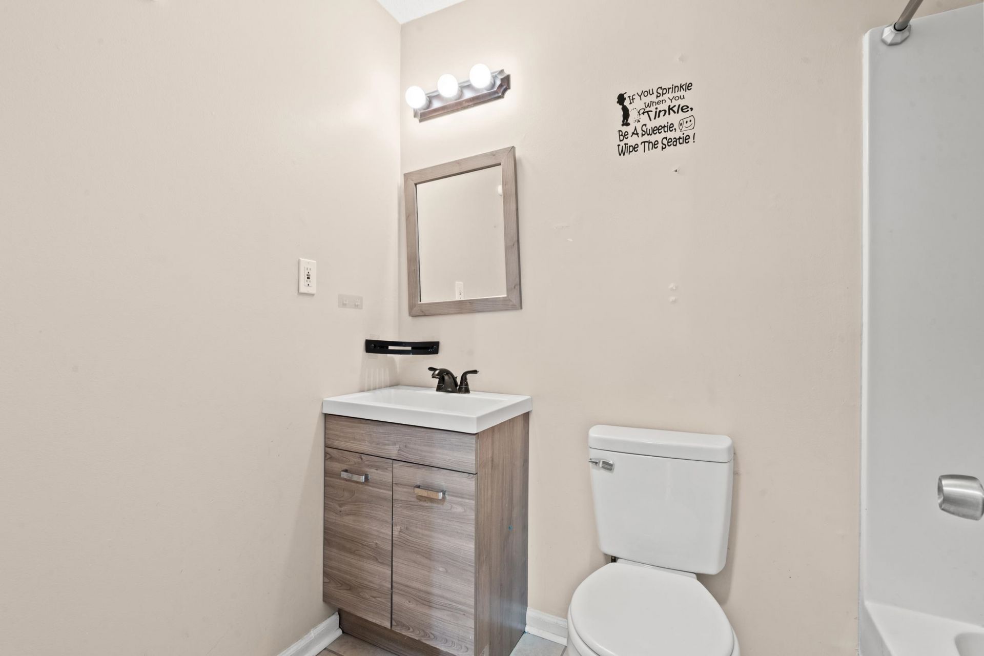 5168 Spring St. Photo 8